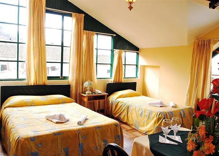 Plaza Nazarenas ホテル 3*